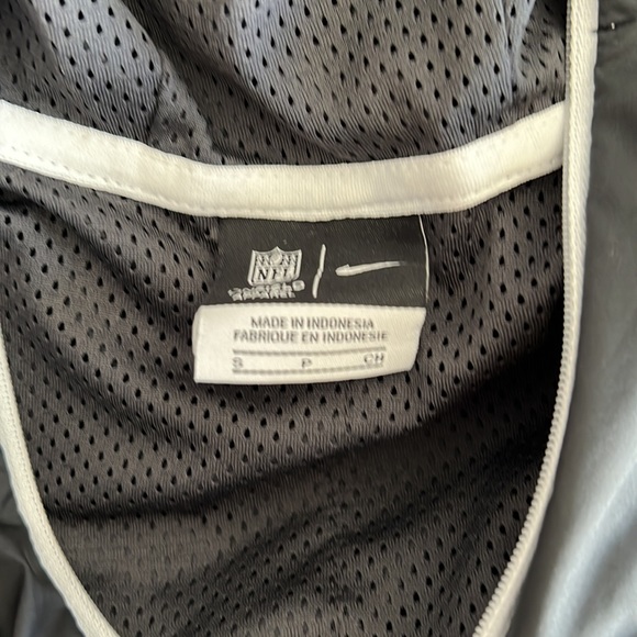 MOVEOUT SALE must go! Steelers Nike Rain Jacket size Small - Picture 3 of 3